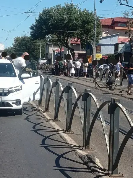 Accident pe Șoseaua Colentina blochează linia 21 de tramvai