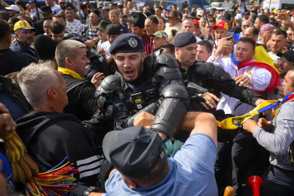 Protest împotriva extremismului în Piața Victoriei: Măsurile luate de Jandarmerie